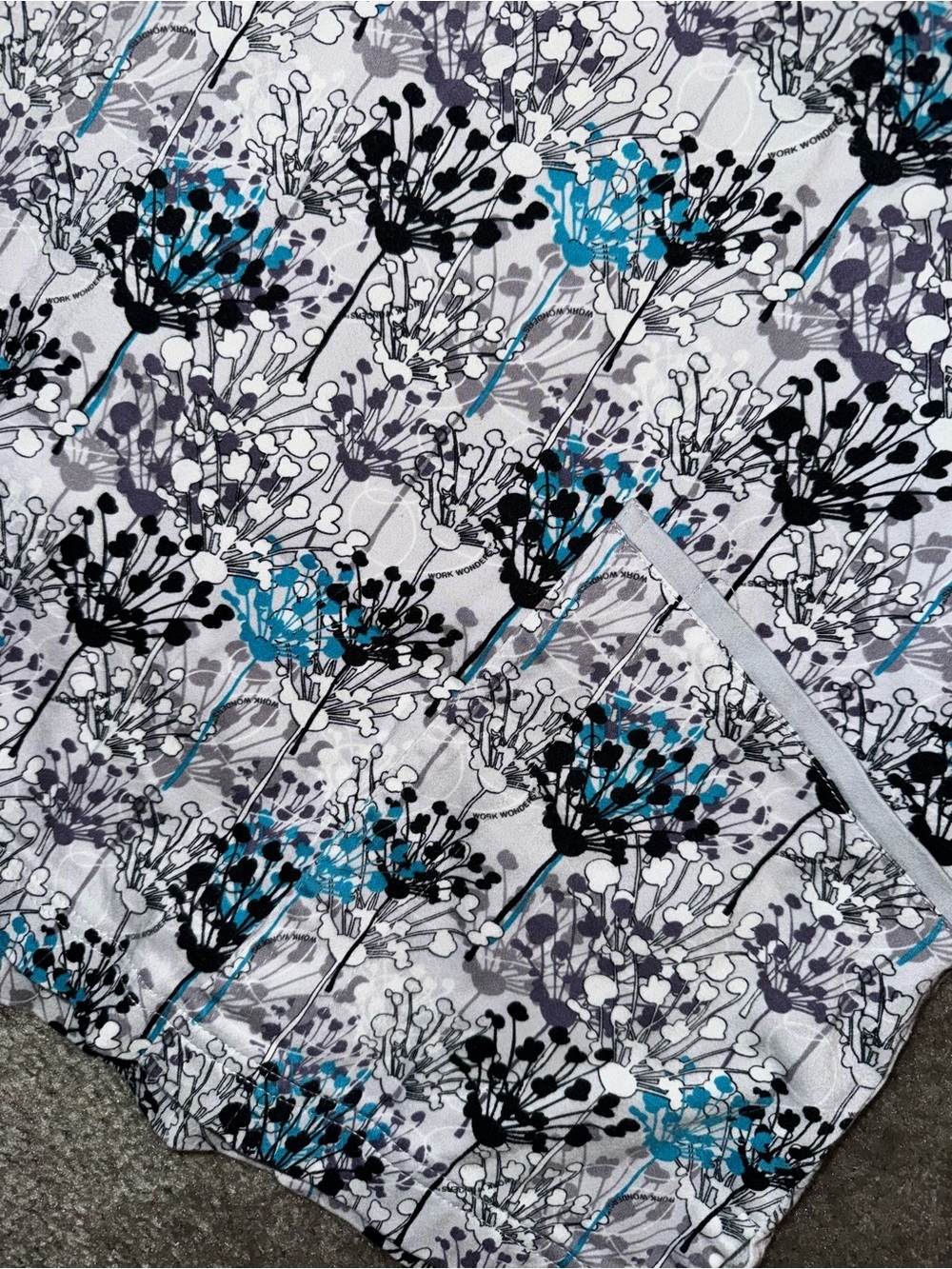 Dansko XL floral women’s scrub top - Picture 3 of 8